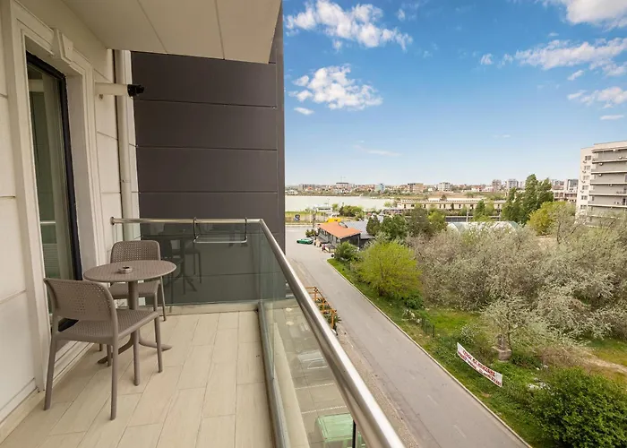 Miramare Апарт-отель Нэводари