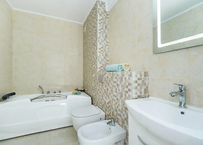 Miramare Апарт-отель Нэводари